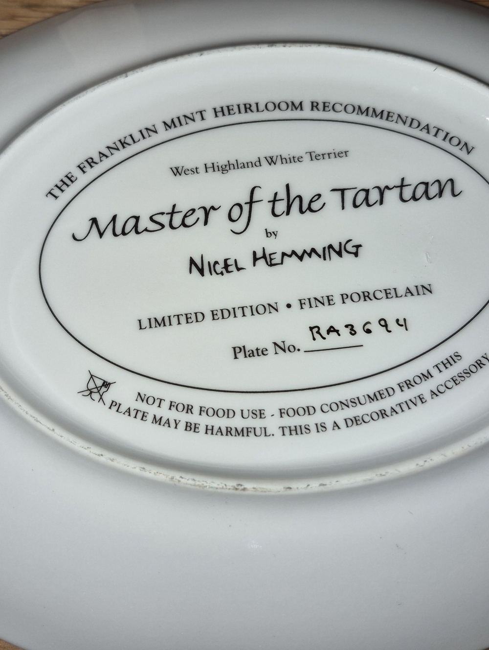 Franklin Mint West Highland White Terrier "Master of the Tartan" porcelain Plate - Picture 3 of 4